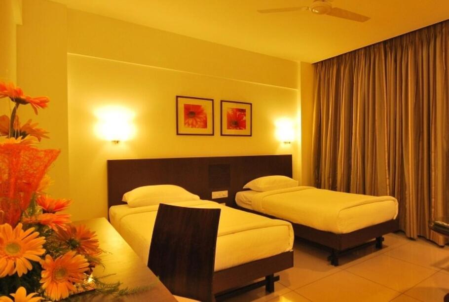 Hotel Manasi Inn 萨塔拉 外观 照片