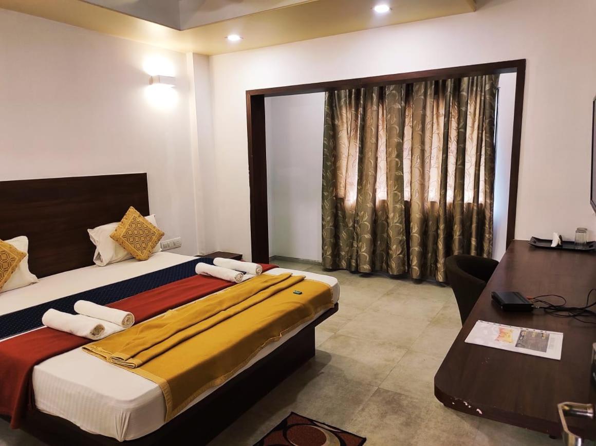 Hotel Manasi Inn 萨塔拉 外观 照片