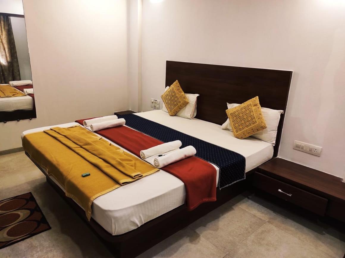 Hotel Manasi Inn 萨塔拉 外观 照片