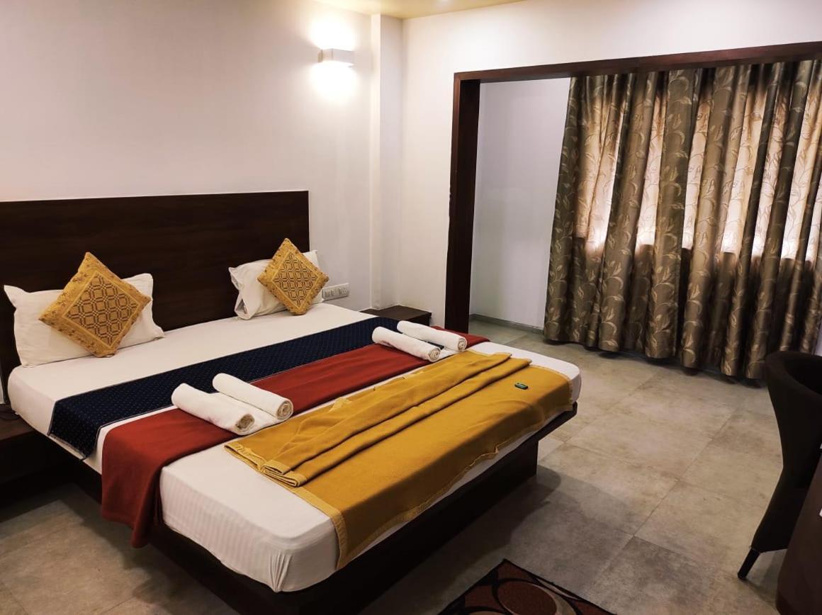 Hotel Manasi Inn 萨塔拉 外观 照片