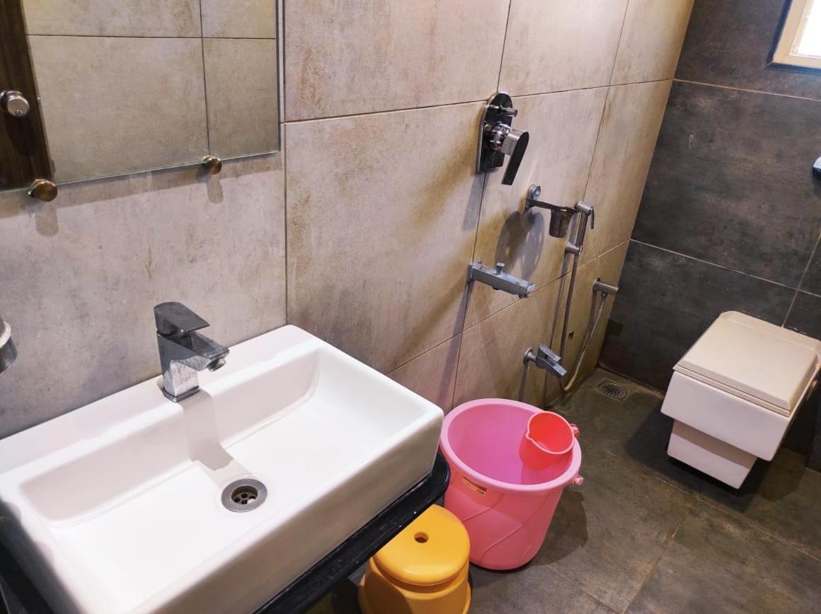 Hotel Manasi Inn 萨塔拉 外观 照片