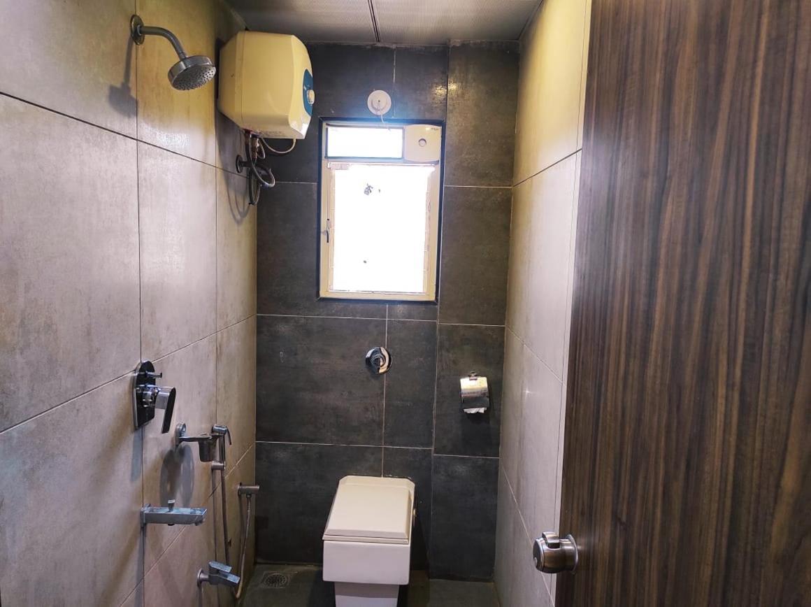 Hotel Manasi Inn 萨塔拉 外观 照片