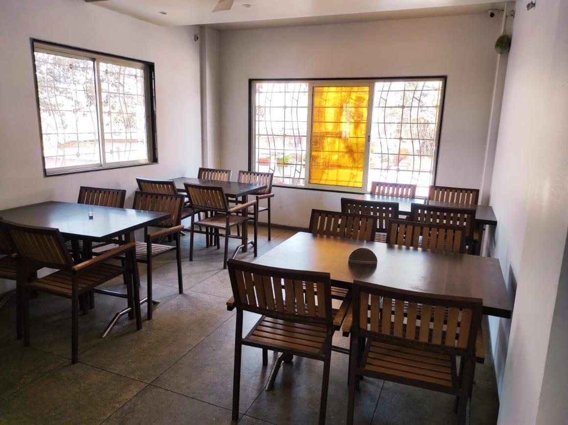 Hotel Manasi Inn 萨塔拉 外观 照片