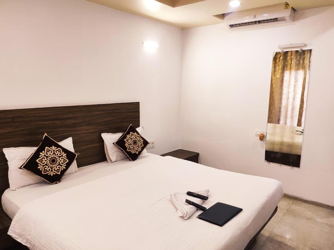 Hotel Manasi Inn 萨塔拉 外观 照片