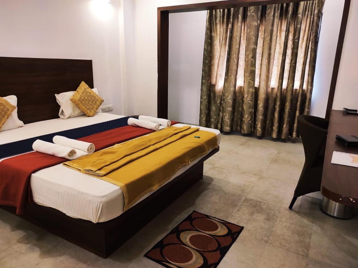 Hotel Manasi Inn 萨塔拉 外观 照片