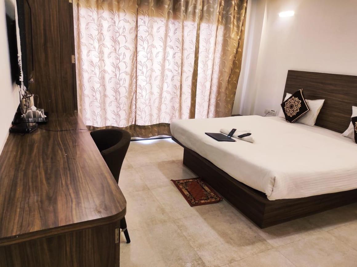 Hotel Manasi Inn 萨塔拉 外观 照片