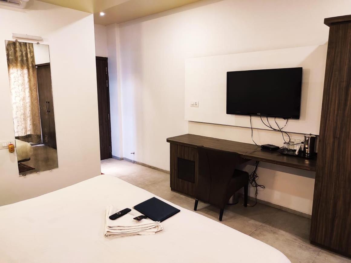 Hotel Manasi Inn 萨塔拉 外观 照片