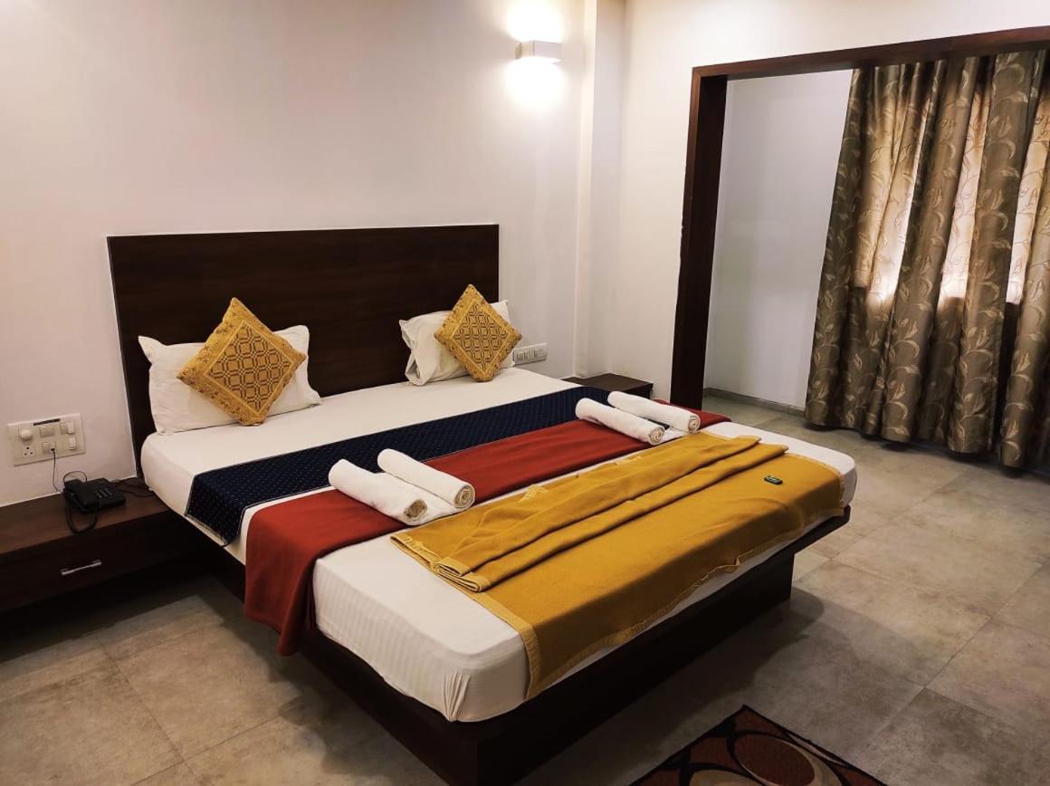 Hotel Manasi Inn 萨塔拉 外观 照片