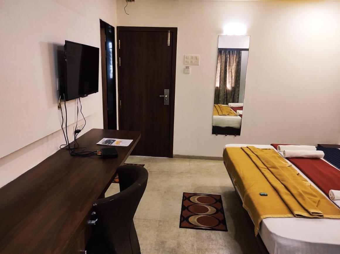Hotel Manasi Inn 萨塔拉 外观 照片