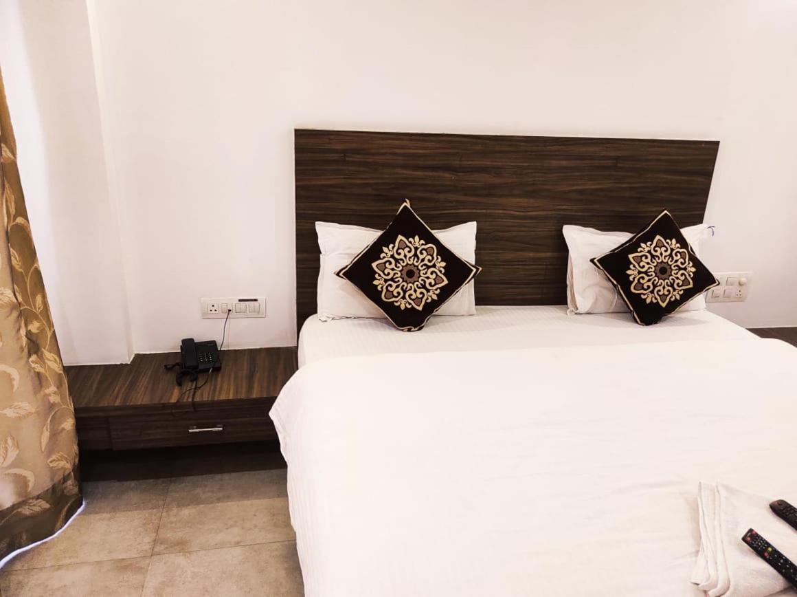 Hotel Manasi Inn 萨塔拉 外观 照片