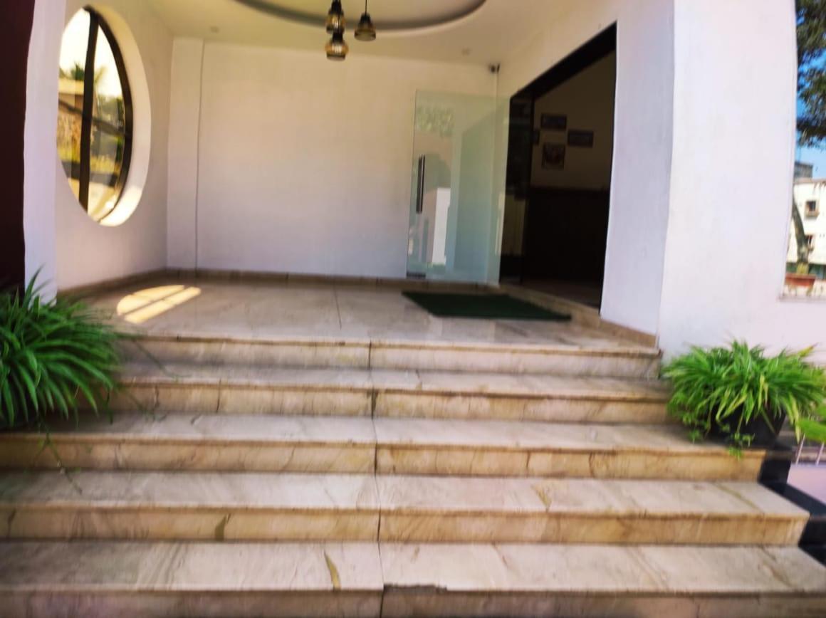 Hotel Manasi Inn 萨塔拉 外观 照片