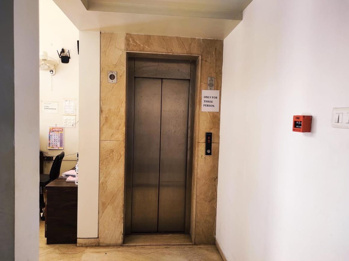 Hotel Manasi Inn 萨塔拉 外观 照片