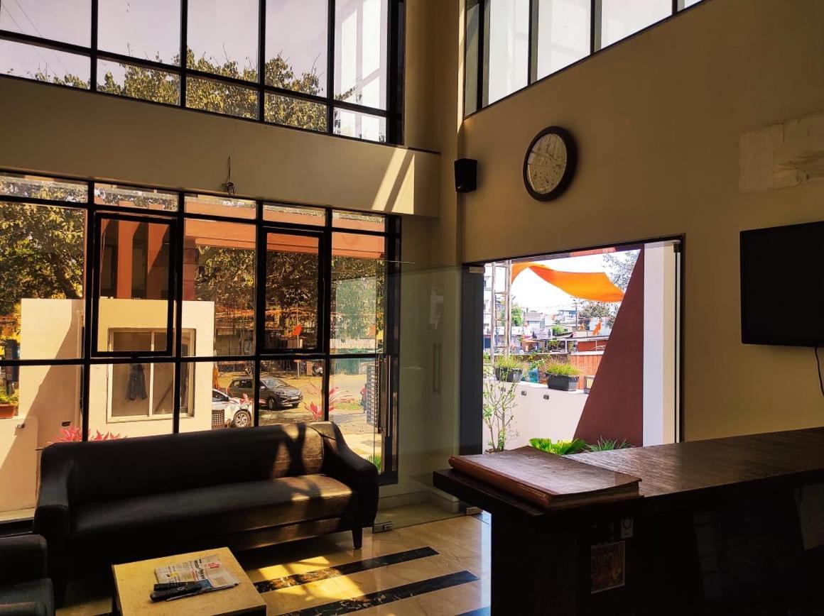 Hotel Manasi Inn 萨塔拉 外观 照片