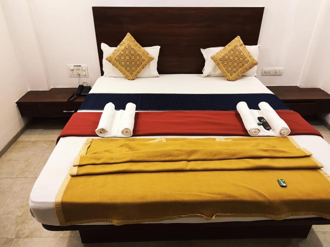Hotel Manasi Inn 萨塔拉 外观 照片