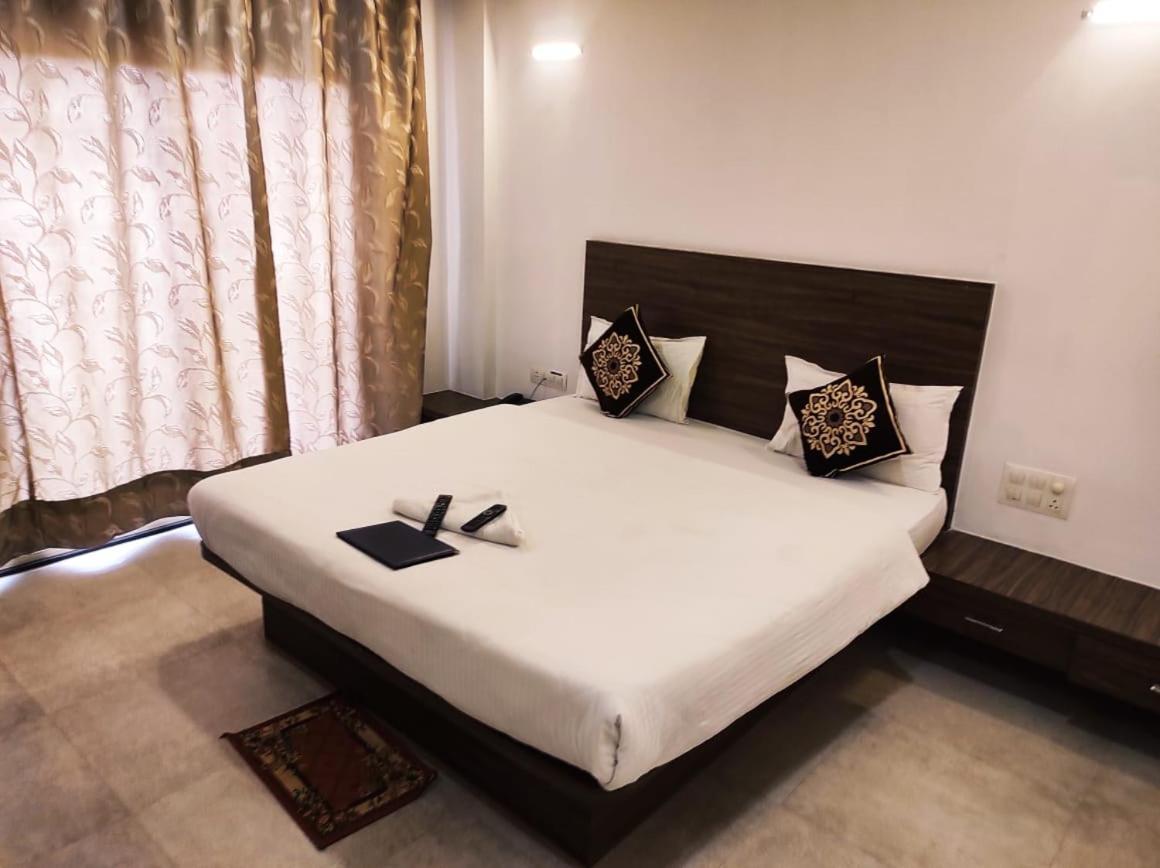 Hotel Manasi Inn 萨塔拉 外观 照片